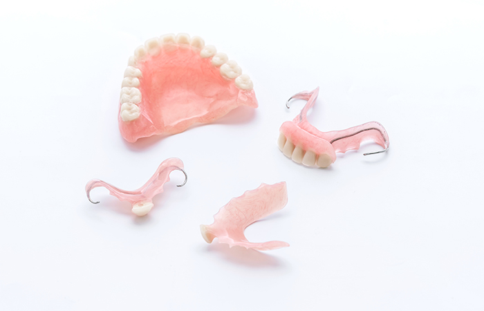 入れ歯（義歯）の製作・調整・修理
